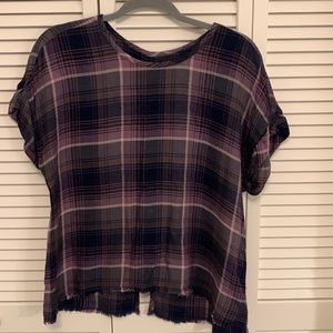 Cloth & Stone M,  short sleeve top in size Medium in rayon & button detail back